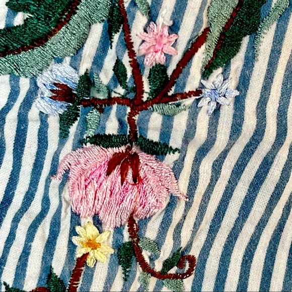 Vintage Button front Striped top with shoulder pads and embroidery detail flower - Picture 7 of 11